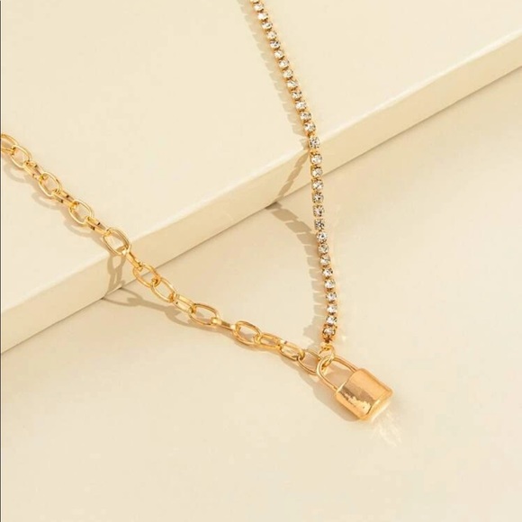 Padlock Charm Bling & Chain Link gold necklace - Picture 7 of 8